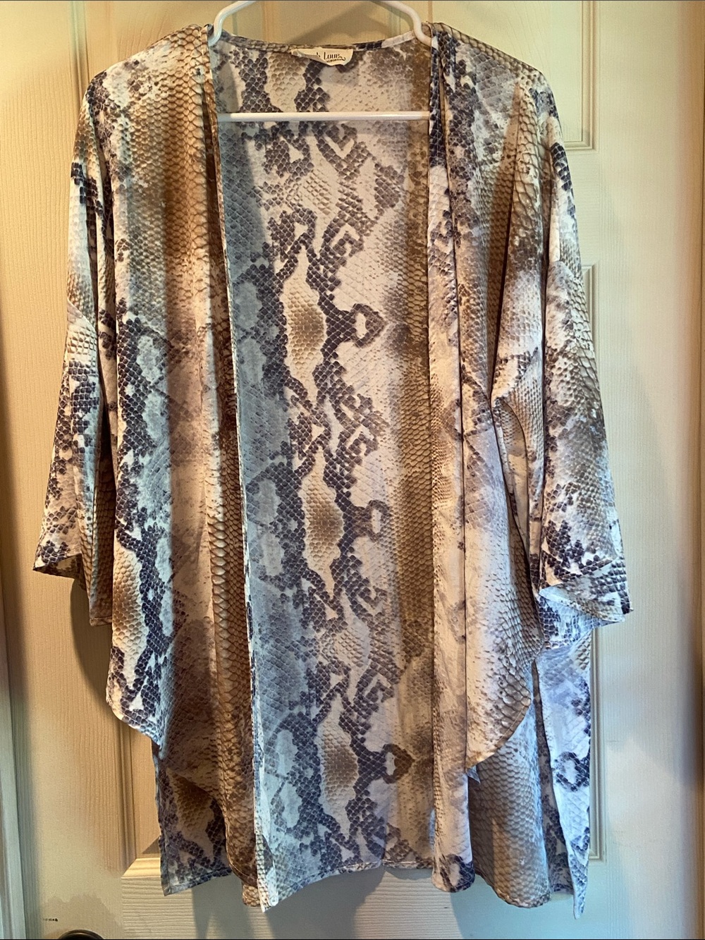 Peach Love California Snake Print Open-Front Tunic in Gray and Cream
